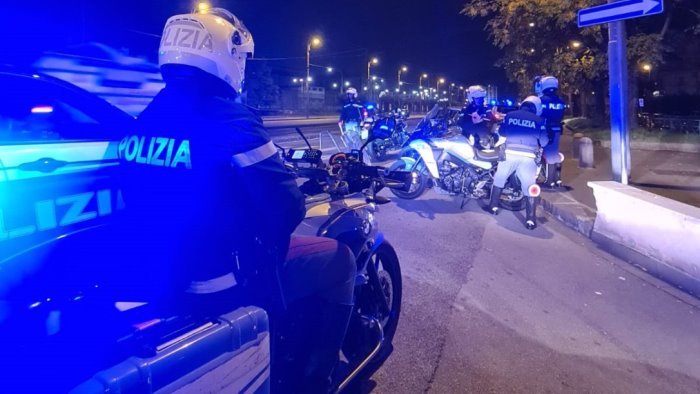 mercato e via foria a napoli intensificati i controlli della polizia