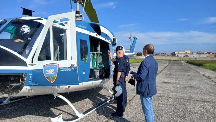 operazione di monitoraggio aereo in campo polizia e soprintendenza