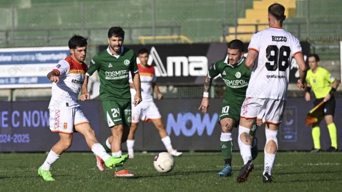 trapani avellino le formazioni ufficiali novita tra i lupi