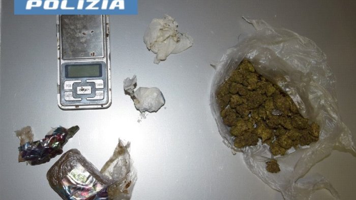 torre del greco sorpreso con la droga arrestato un 24enne