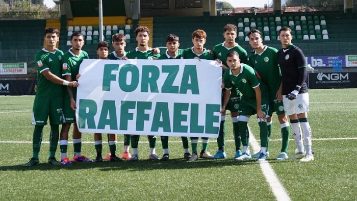 forza raffaele striscione dell avellino primavera nella gara con il pisa