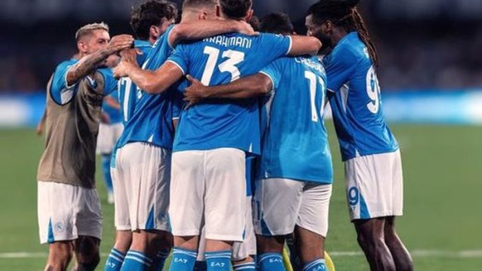 il napoli si gode una sosta da padrone del campionato