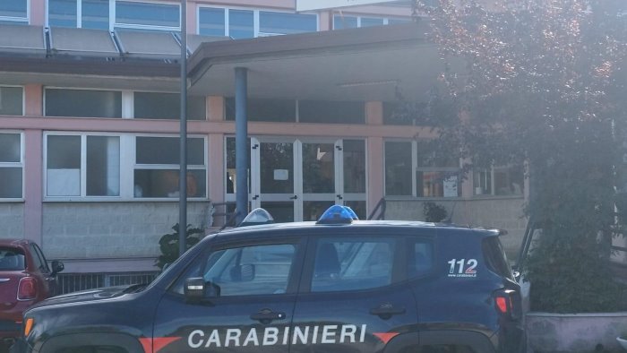 furto di computer all istituto ambrosini di venticano indagano i carabinieri