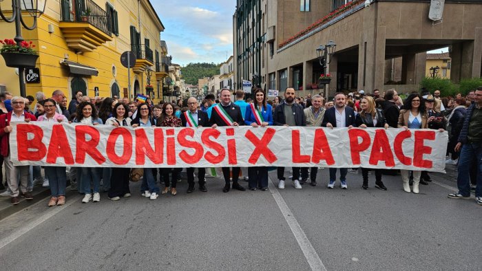 da baronissi si eleva l appello al disarmo successo per il festival della pace