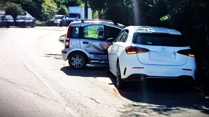 incidente lungo la provinciale che da ariano porta a montecalvo due feriti