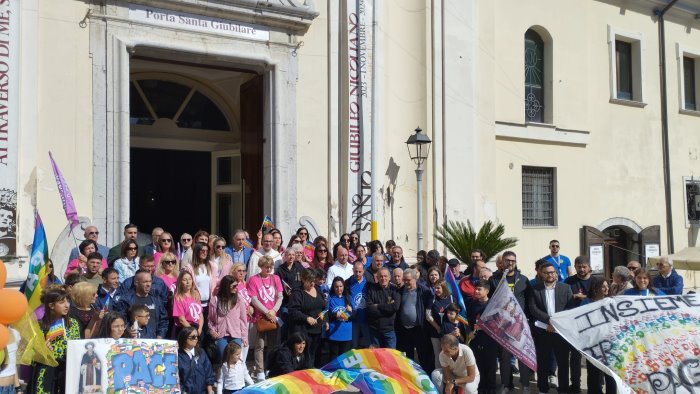 montoro grande partecipazione al gazebo della pace