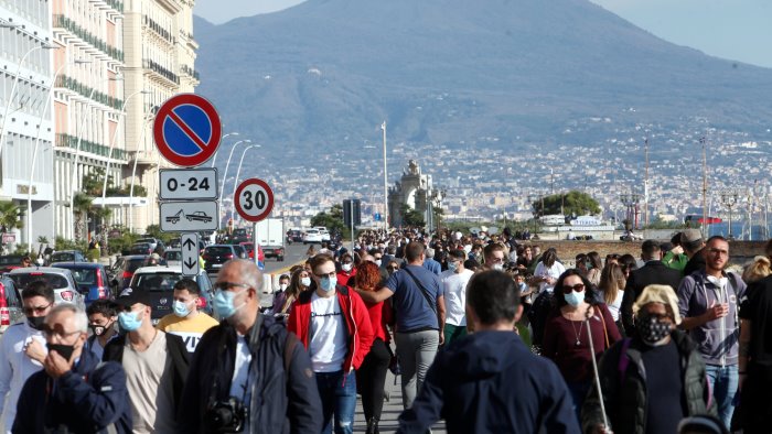 napoli nel weekend accessi contingentati sul lungomare