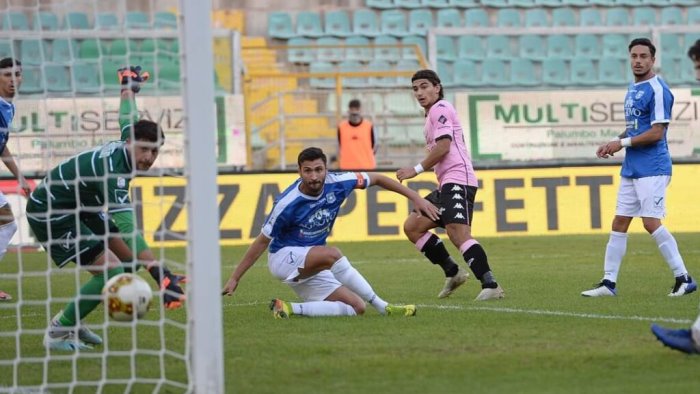 il palermo continua a risollevarsi paganese piegata 2 1