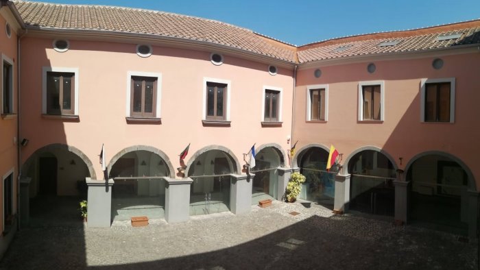 a cava il museo della ceramica contemporanea mediterranea