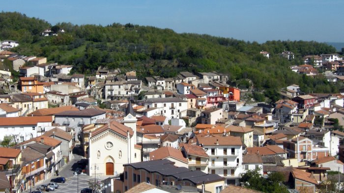 colpi di fucile a pochi passi da casa anziano denunciato