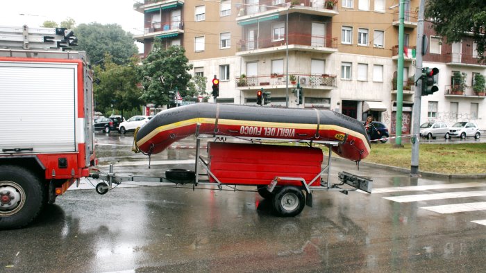 esonda torrente peschiera nel catanese si contano i danni