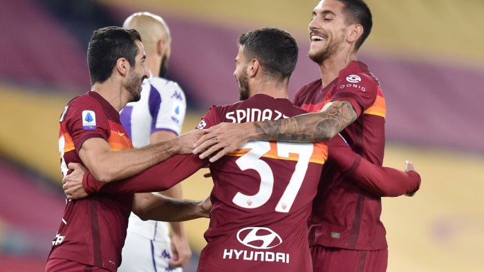 la roma batte 2 0 la fiorentina decidono spinazzola e pedro