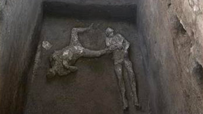 pompei la scoperta straordinaria dei due antichi fuggiaschi