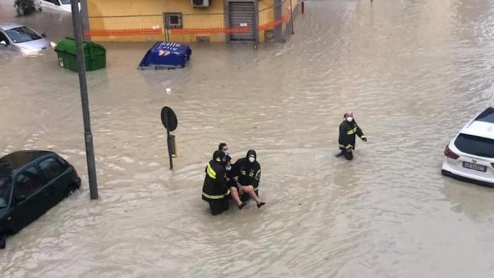 maltempo crotone spirli al lavoro per la sicurezza