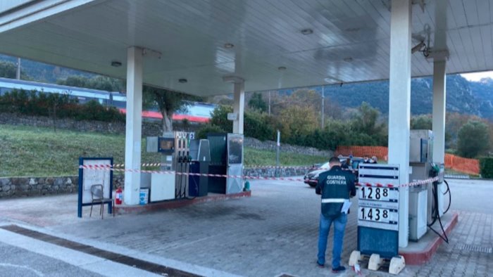 celle sequestrato distributore carburanti non a norma