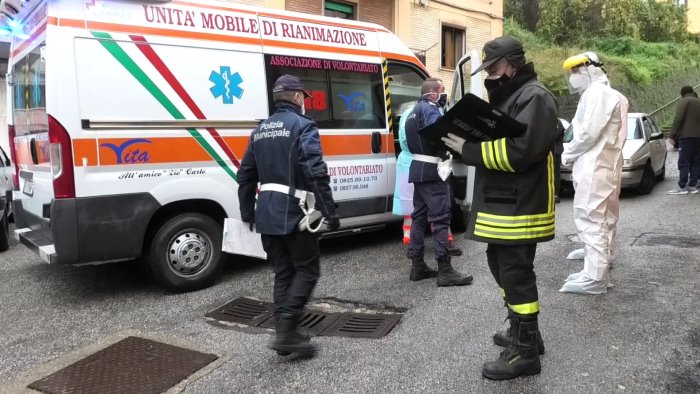 addetto alla sala mortuaria trovato cadavere in casa