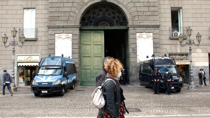 il comune di napoli cerca alberghi per ospitare i sanitari