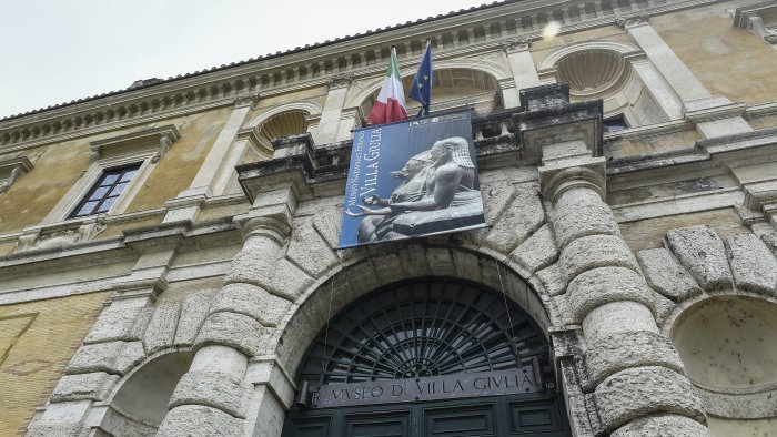 da venerdi chiusi musei biblioteche e aree archeologiche