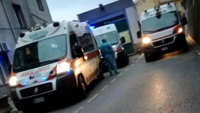 un via vai di ambulanze covid anche oggi ad ariano