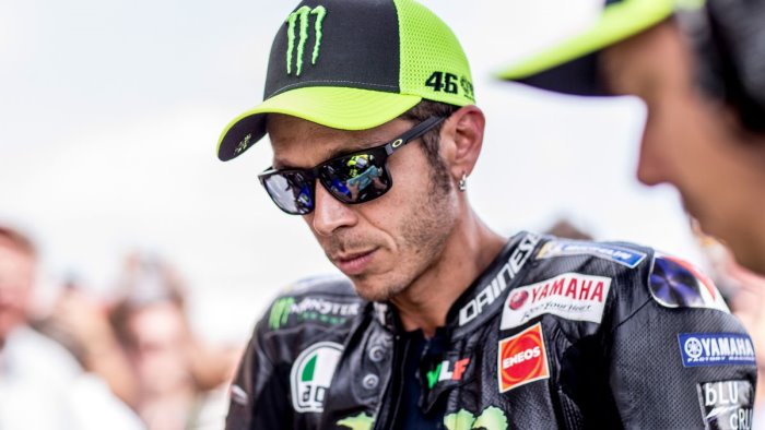 rossi negativo vola a valencia ma serve un altro tampone