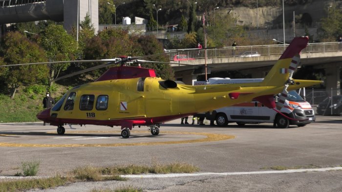 neonata in condizioni gravi trasferita in elicottero a napoli