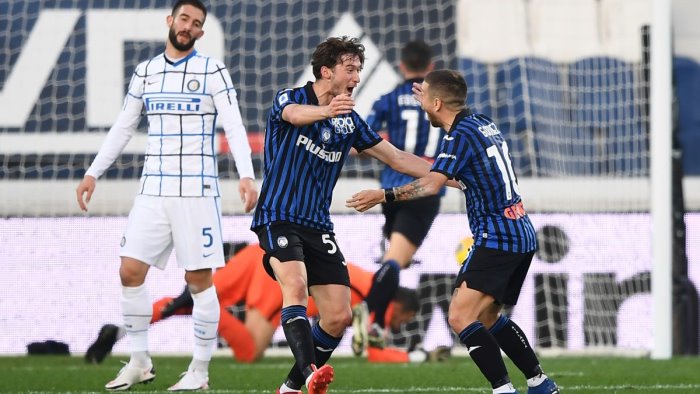 serie a termina 1 1 la sfida tra atalanta e inter