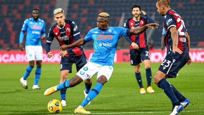 il napoli espugna bologna decide osimhen