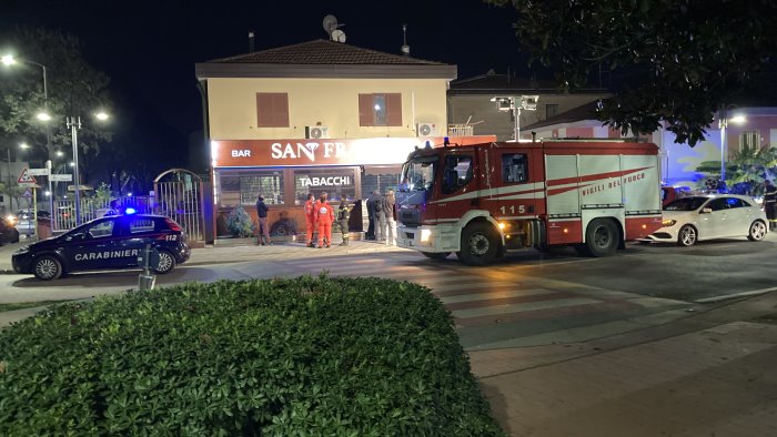 baronissi petardo esplode dinanzi al bar san francesco