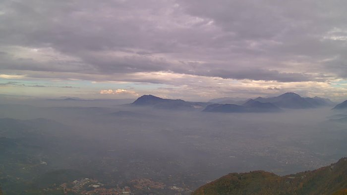 roghi selvaggi week end da follia aria irrespirabile e smog nella valle