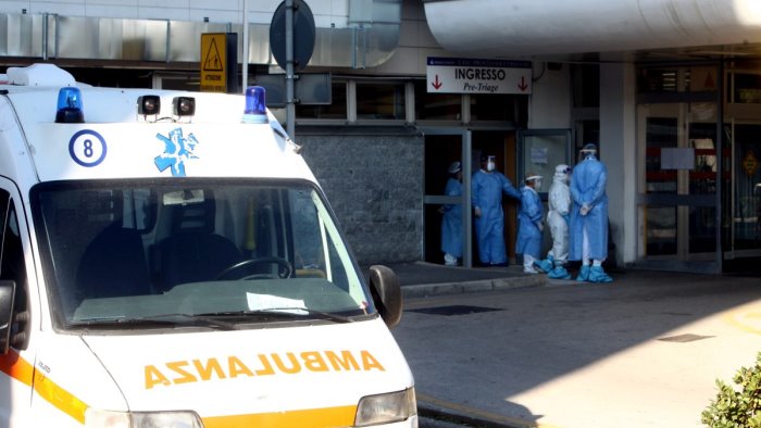 covid aumentano i contagi a baronissi una persona e ricoverata in ospedale