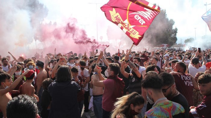 cessione salernitana fumata nera le offerte non possono essere accettate