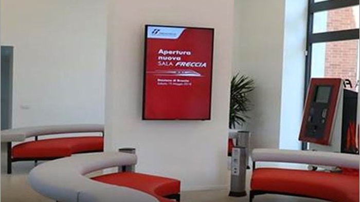 salerno buone notizie per i viaggiatori riapre la sala freccia in stazione