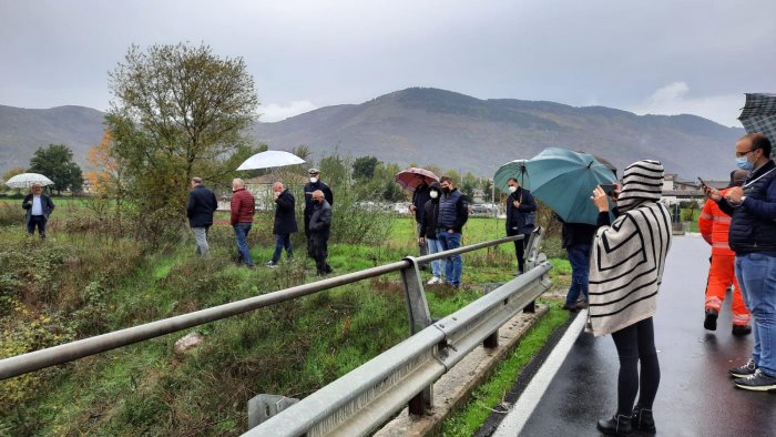 sassano dopo la chiusura del ponte tanagro nuovi divieti e limitazioni in citta