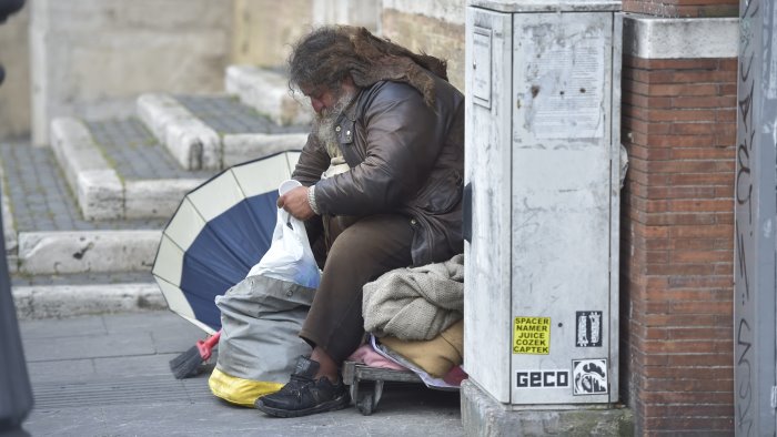 napoli buoni pasto a 26mila famiglie bisognose entro natale