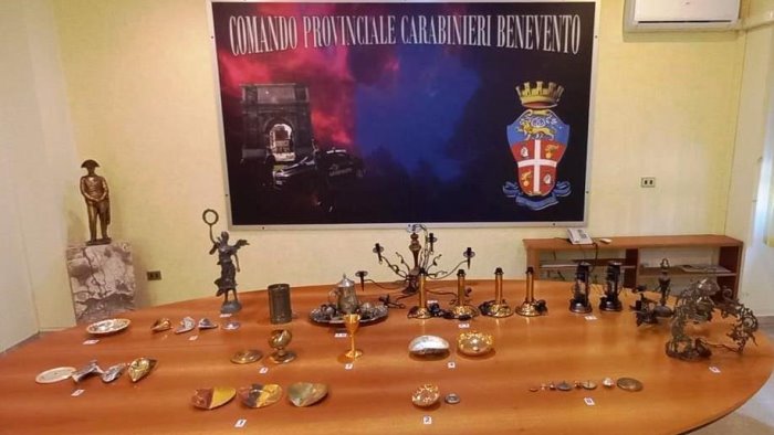 in casa gli oggetti sacri rubati nella chiesa di capodimonte denunciato