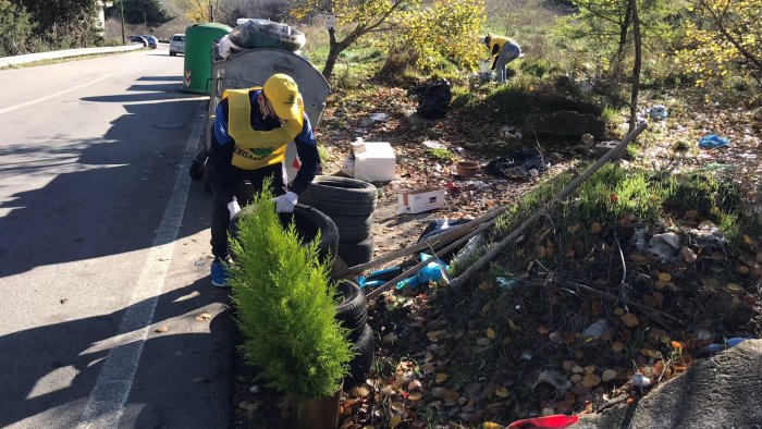 le giornate dedicate all ambiente i volontari ripuliscono tesoro ad ariano