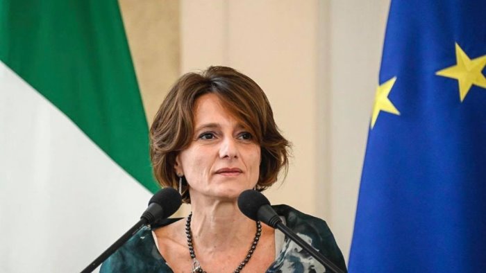 avellino violenza sulle donne al cimarosa arriva il ministro bonetti