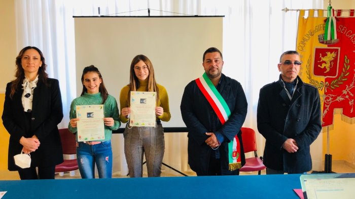 giffoni sei casali progetto educare alla legalita premiate due alunne