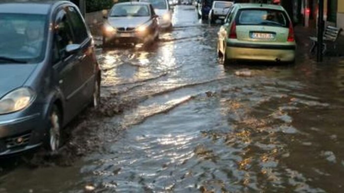 maltempo scatta l allerta meteo in campania rischio allagamenti