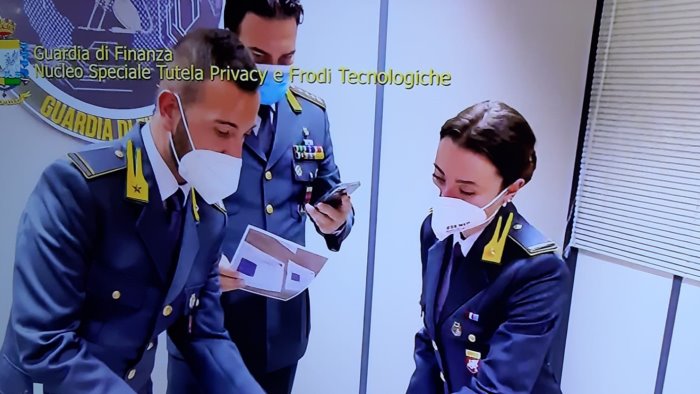 no vax free blitz della guardia di finanza sgominata la banda dei green pass