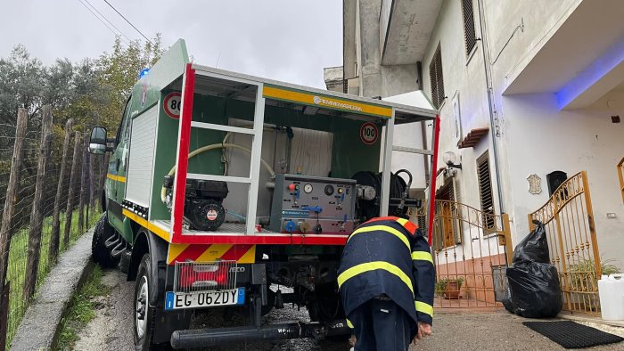 pellezzano ancora senz acqua continua il servizio delle autobotti