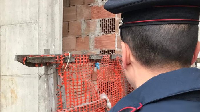 carabinieri e ispettorato del lavoro in un cantiere a ospedaletto le denunce