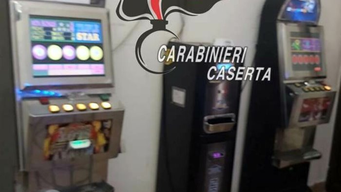 droga e slot abusive nei locali blitz dei carabinieri nel casertano