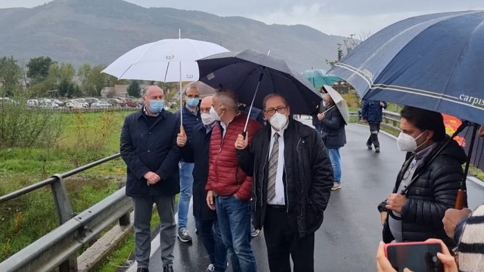 chiude il ponte tra sassano e padula due comunita a rischio isolamento