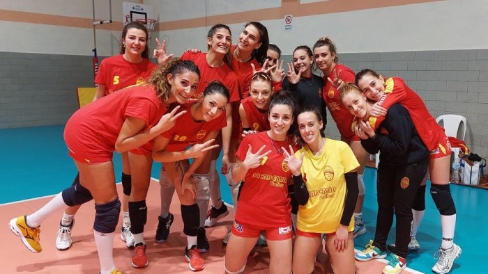 l accademia volley continua a vincere e resta al comando della classifica in b2