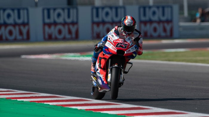 motogp francesco bagnaia vince il gp dell algarve