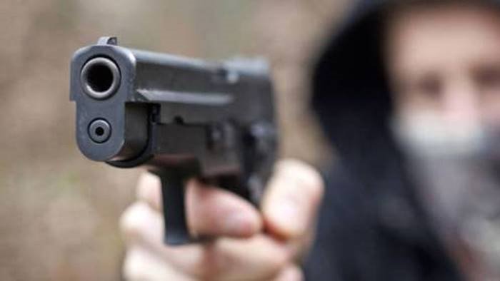 valle caudina armato di pistola rapina un benzinaio 2mila euro il bottino