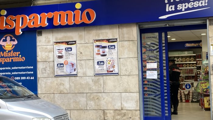 rapina a mano armata a salerno assalto in un supermercato di torrione