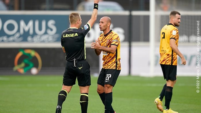 spal benevento designato l arbitro del match