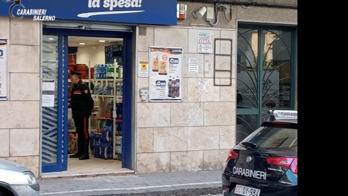 rapina al supermercato di salerno arrestato il presunto autore e un pizzaiolo